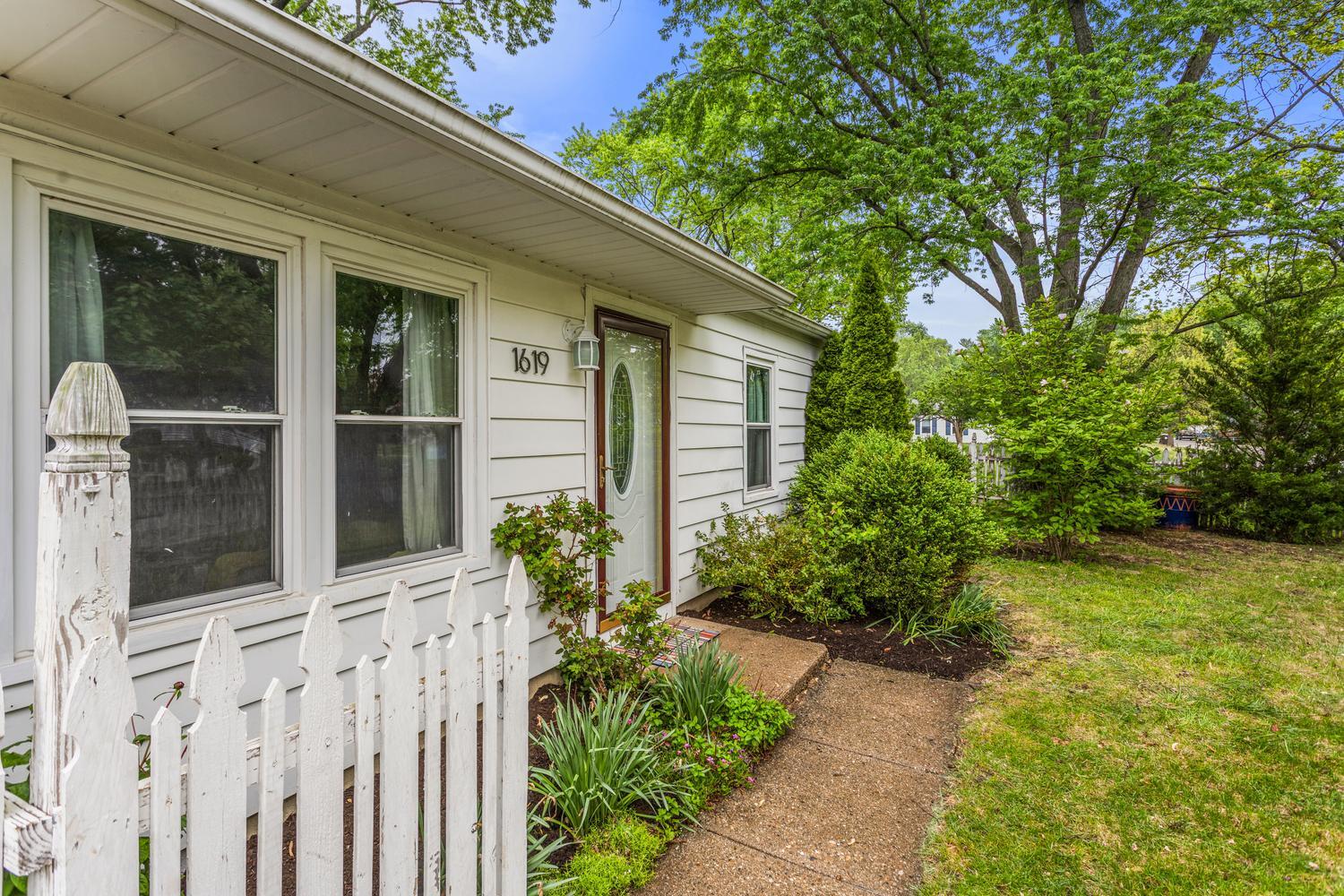 1619 Clover Lane