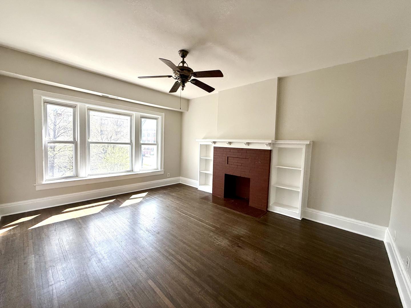 4354 W Washington Boulevard 202