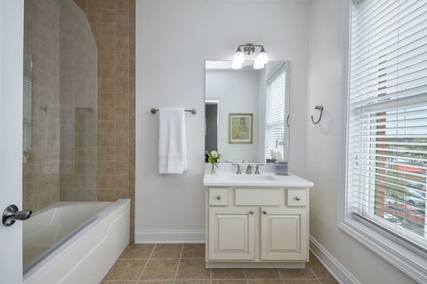 Tiny photo for 460 Pennsylvania Avenue #B, Glen Ellyn, IL 60137 (MLS # 12736673)