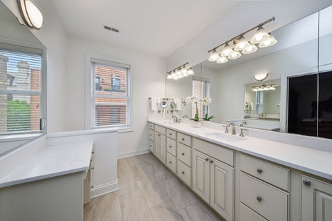Tiny photo for 460 Pennsylvania Avenue #B, Glen Ellyn, IL 60137 (MLS # 12736673)