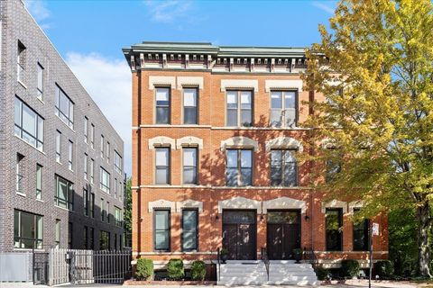 1867 N Halsted Street 1N Chicago IL 60614