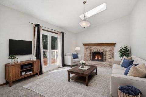 Tiny photo for 1047 Waterford Cut, Crystal Lake, IL 60014 (MLS # 12521825)