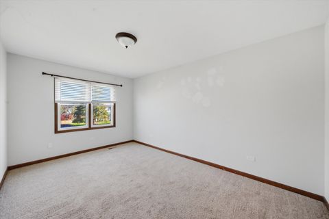 Tiny photo for 1047 Waterford Cut, Crystal Lake, IL 60014 (MLS # 12521825)