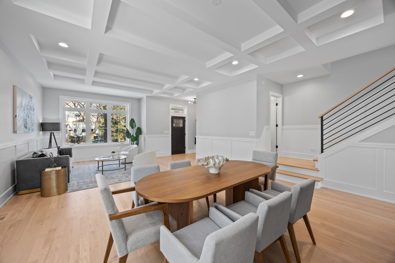 2323 W Farragut Avenue