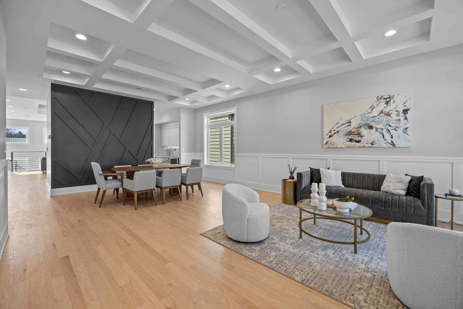 2323 W Farragut Avenue