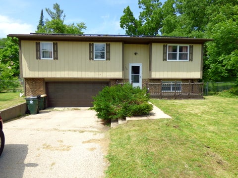 Photo of 528 W Pheasant Court, Round Lake Beach, IL 60073 (MLS # 12692686)