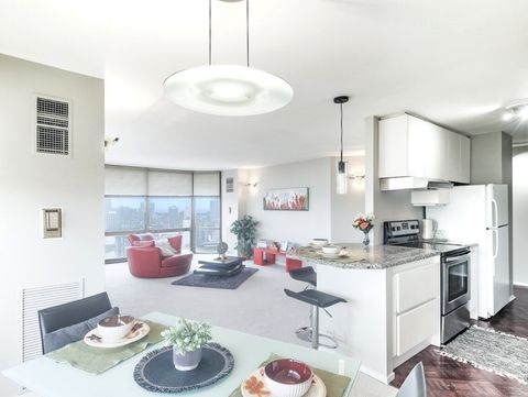 Tiny photo for 2650 N Lakeview Avenue #3101, Chicago, IL 60614 (MLS # 12494106)