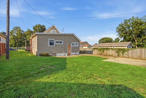 Tiny photo for 323 E Lincoln Street, Bloomington, IL 61701 (MLS # 12731808)