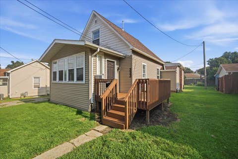 Photo of 323 E Lincoln Street, Bloomington, IL 61701 (MLS # 12731808)