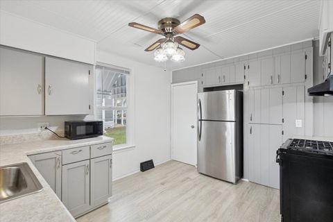 Tiny photo for 1212 10th Avenue, Rockford, IL 61104 (MLS # 12525033)