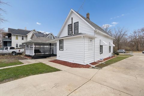 Tiny photo for 1212 10th Avenue, Rockford, IL 61104 (MLS # 12525033)