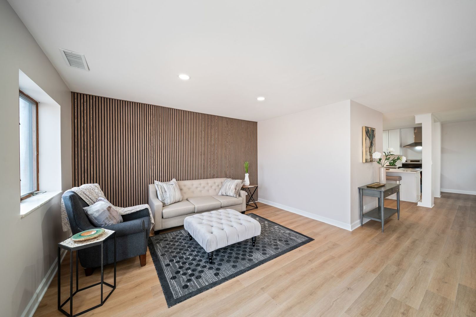 10 Trafalgar Square 403