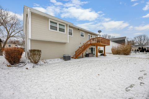 Tiny photo for 730 Chestnut Court, Algonquin, IL 60102 (MLS # 12548702)