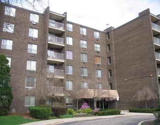 225 S ROHLWING Road 317