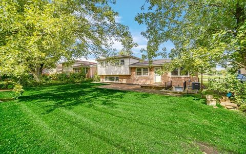 Tiny photo for 739 E 170th Street, South Holland, IL 60473 (MLS # 12483210)