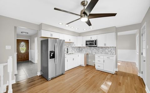 Tiny photo for 739 E 170th Street, South Holland, IL 60473 (MLS # 12483210)