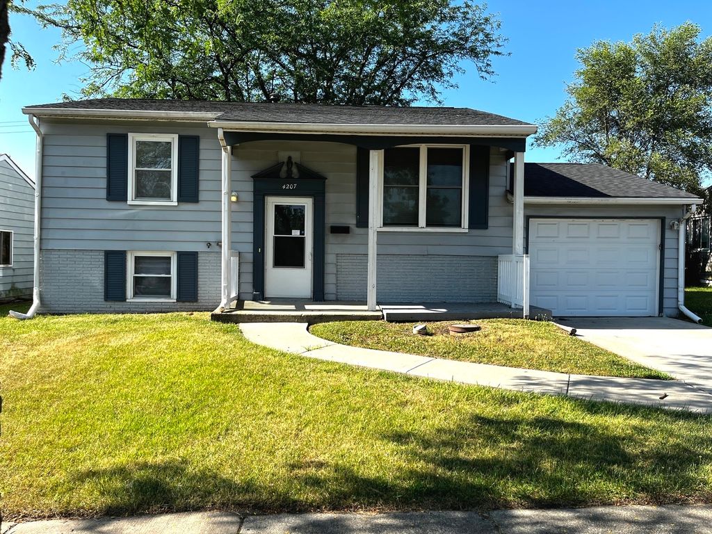 Photo for 4207 Greenbrier Lane, Richton Park, IL 60471 (MLS # 12498391)