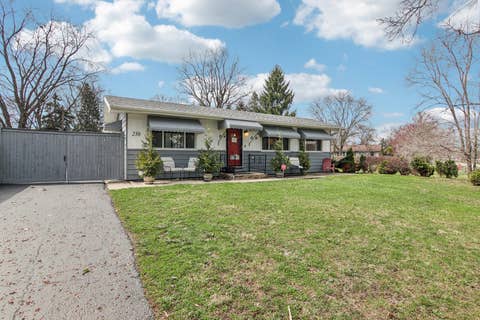 Photo of 238 Frontage Road W, Northfield, IL 60093 (MLS # 12691165)