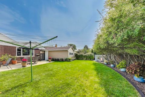 Tiny photo for 304 Amherst Avenue, Des Plaines, IL 60016 (MLS # 12534951)