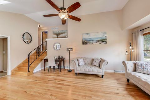 Tiny photo for 304 Amherst Avenue, Des Plaines, IL 60016 (MLS # 12534951)