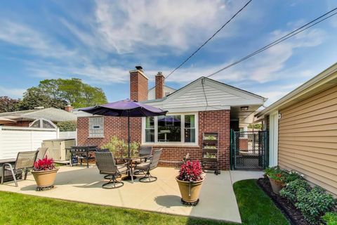 Tiny photo for 304 Amherst Avenue, Des Plaines, IL 60016 (MLS # 12534951)