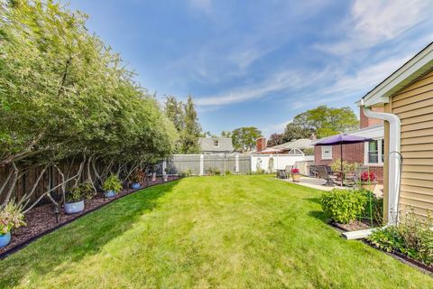 Tiny photo for 304 Amherst Avenue, Des Plaines, IL 60016 (MLS # 12534951)