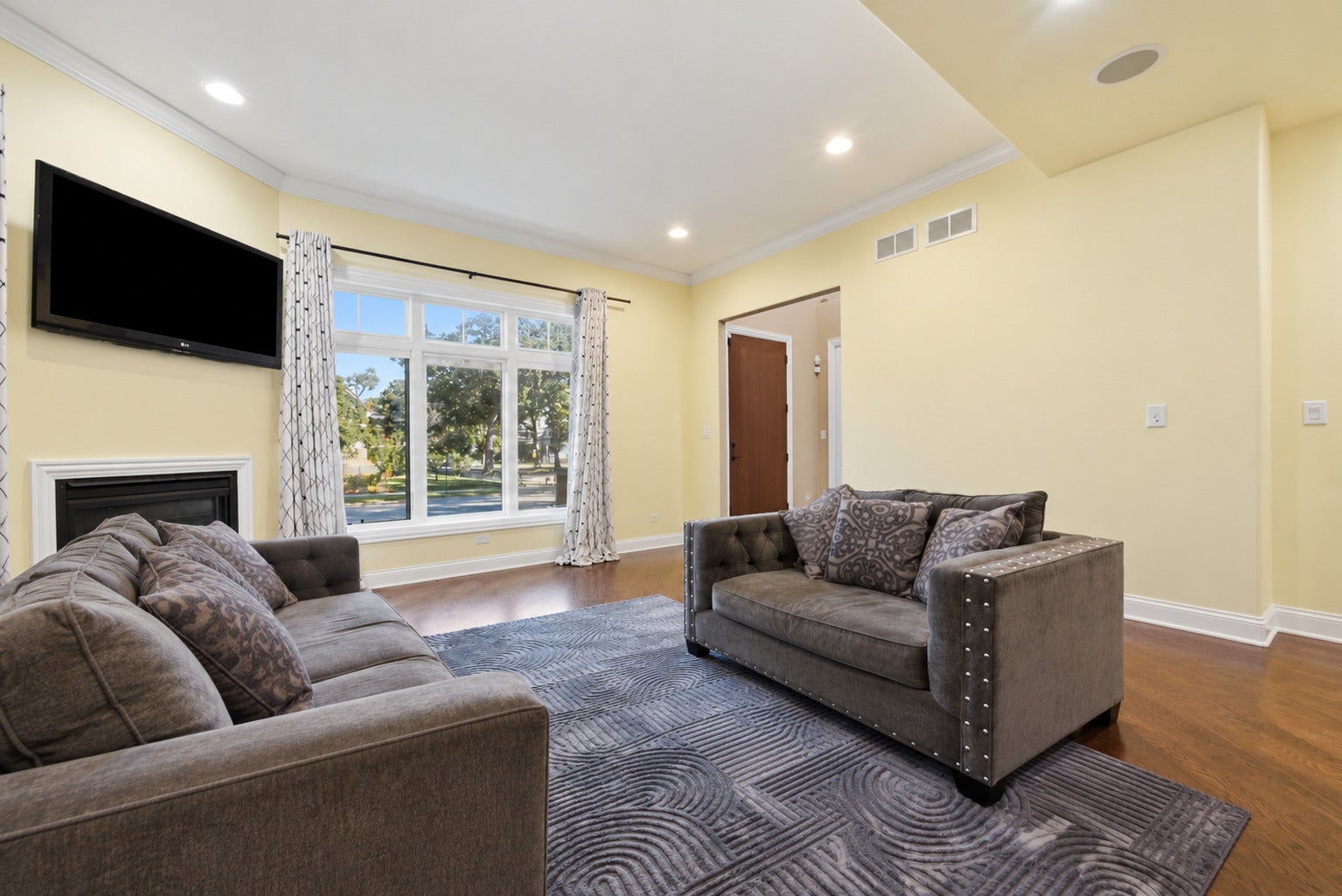 1705 W 99th Street