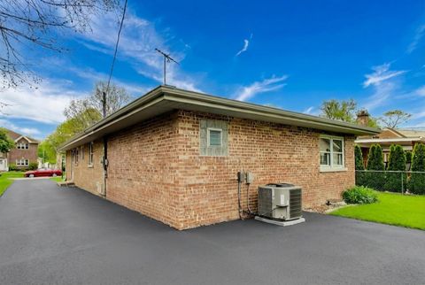 Tiny photo for 8332 N Oketo Avenue, Niles, IL 60714 (MLS # 12642422)