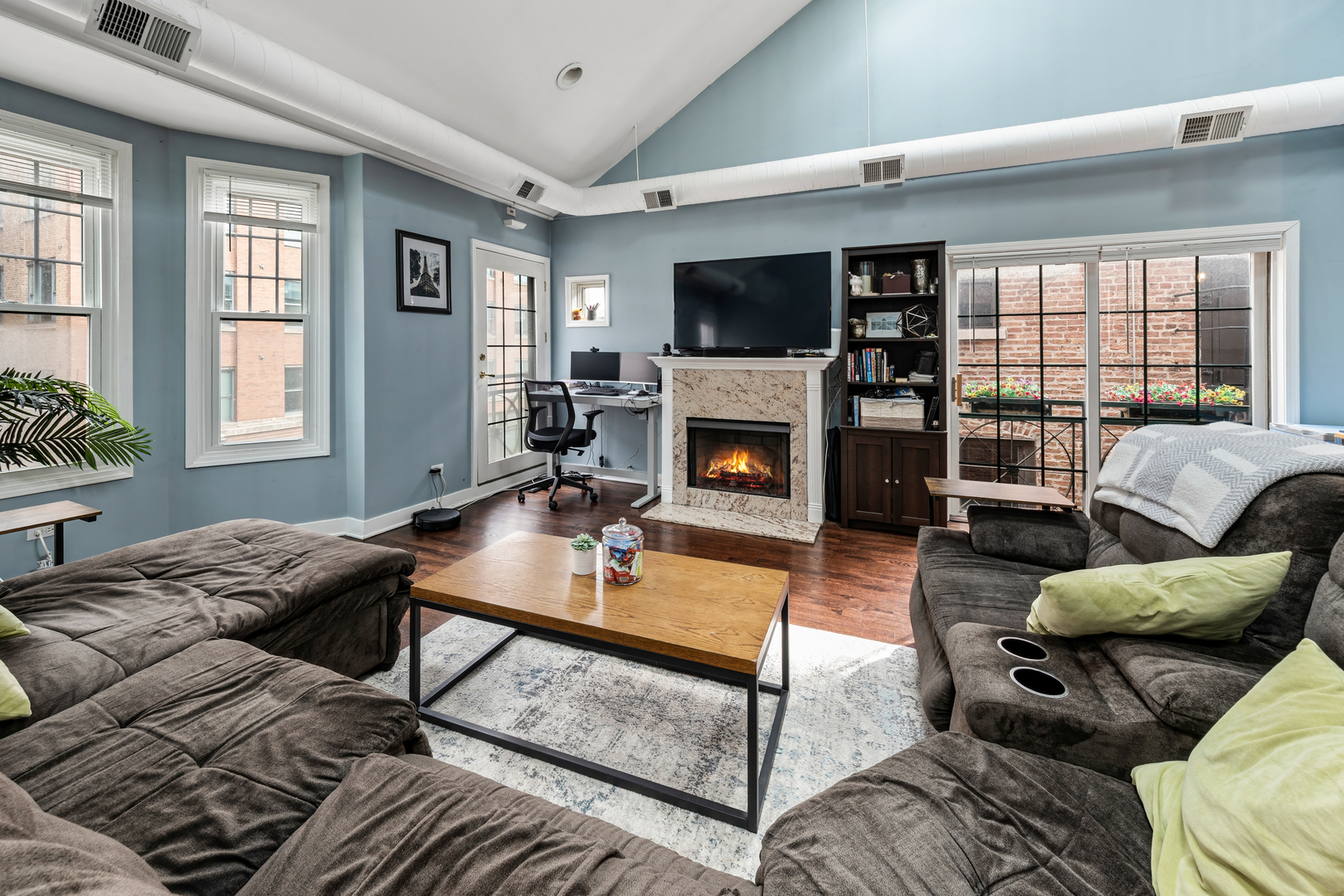 811 W Superior Street 4