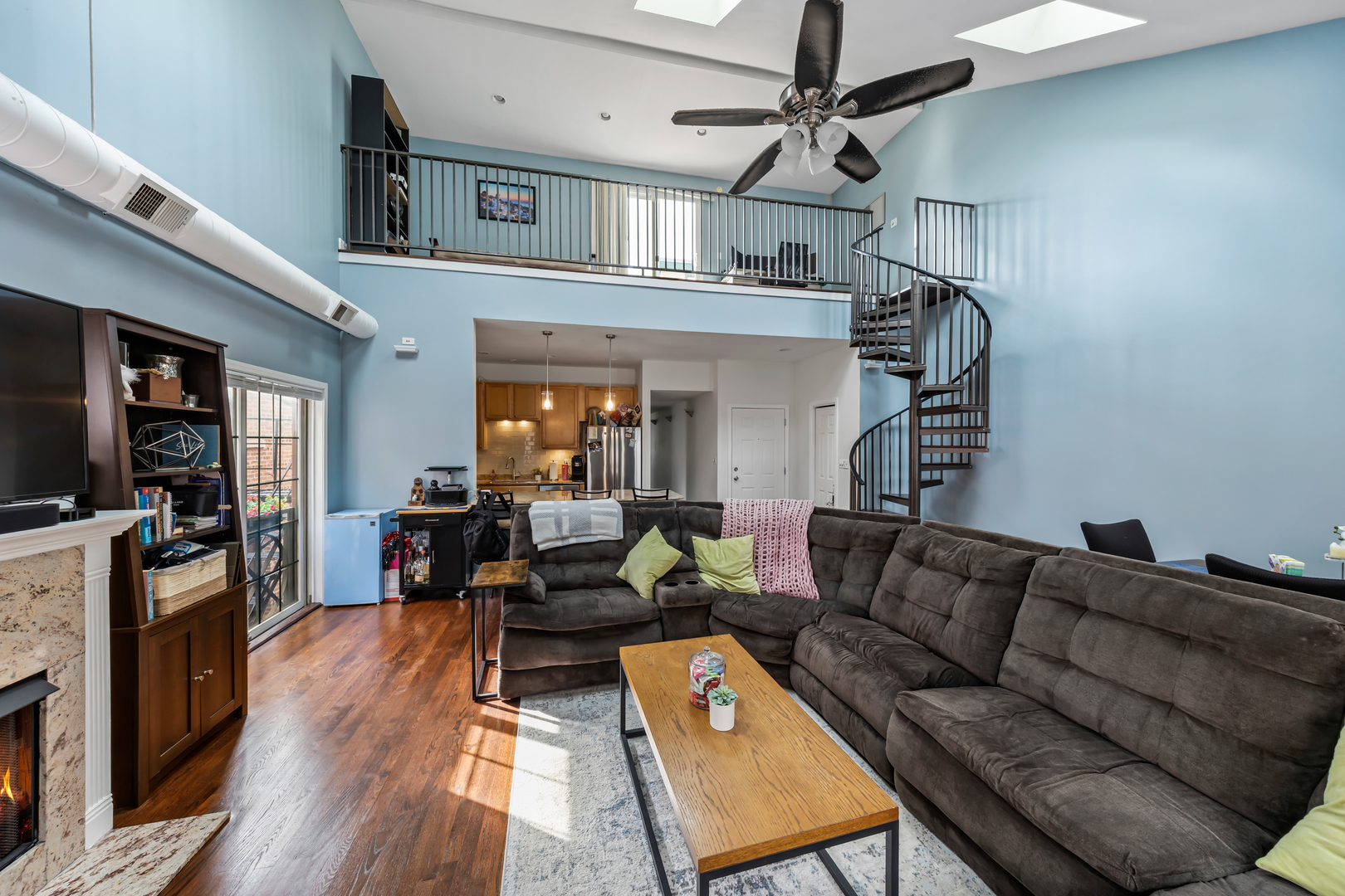 811 W Superior Street 4