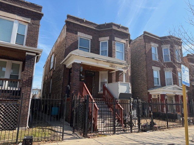 5925 S Rockwell Street