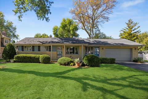 Photo of 1660 N Highland Avenue, Arlington Heights, IL 60004 (MLS # 12771170)