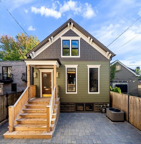 1747 W Cornelia Avenue CH Chicago IL 60657