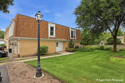 Tiny photo for 761 Garfield Avenue #B, Libertyville, IL 60048 (MLS # 12703610)