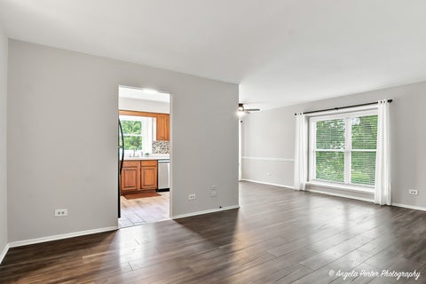 Tiny photo for 761 Garfield Avenue #B, Libertyville, IL 60048 (MLS # 12703610)