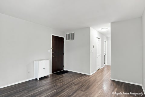 Tiny photo for 761 Garfield Avenue #B, Libertyville, IL 60048 (MLS # 12703610)