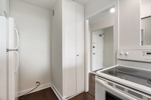 Tiny photo for 1455 N Sandburg Terrace #2907B, Chicago, IL 60610 (MLS # 12573827)
