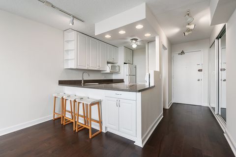 Tiny photo for 1455 N Sandburg Terrace #2907B, Chicago, IL 60610 (MLS # 12573827)