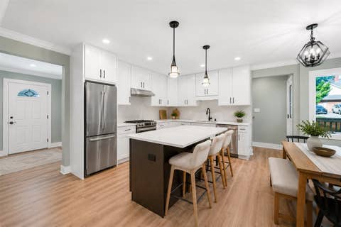 Tiny photo for 20 N Waverly Place, Mount Prospect, IL 60056 (MLS # 12655256)