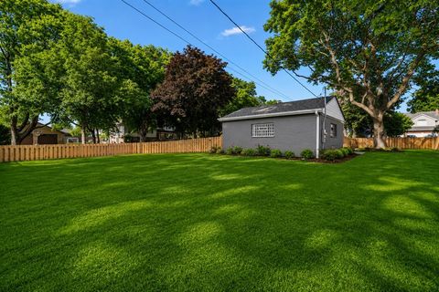 Tiny photo for 20 N Waverly Place, Mount Prospect, IL 60056 (MLS # 12655256)