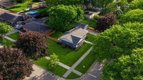 Tiny photo for 20 N Waverly Place, Mount Prospect, IL 60056 (MLS # 12655256)