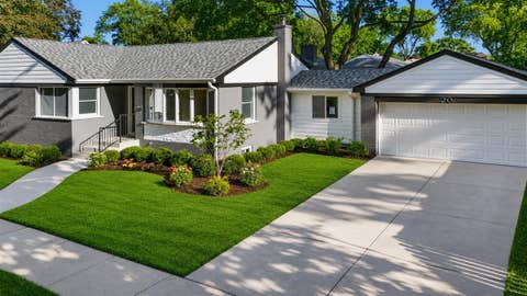 Tiny photo for 20 N Waverly Place, Mount Prospect, IL 60056 (MLS # 12655256)