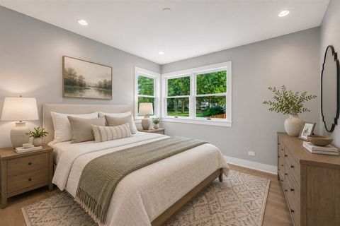 Tiny photo for 20 N Waverly Place, Mount Prospect, IL 60056 (MLS # 12655256)