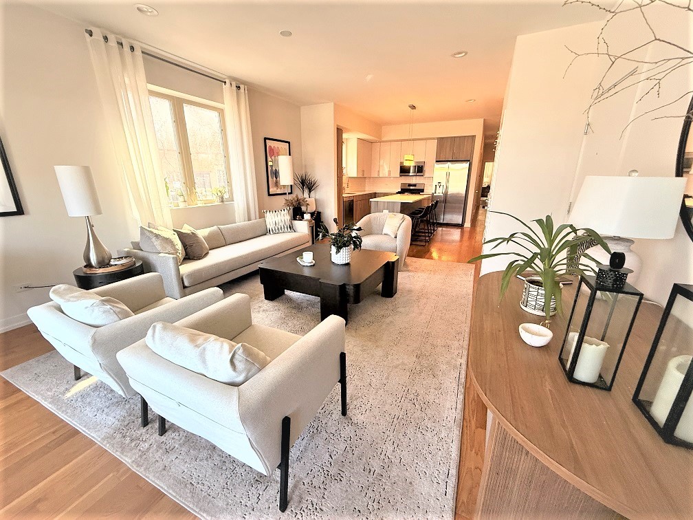 2835 W Division Street 4E