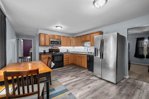 Tiny photo for 220 Arcade Street, Maquoketa, IA 52060 (MLS # 12623966)