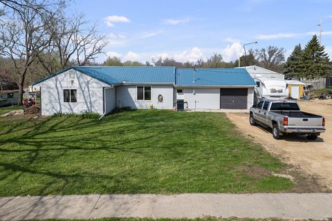 Tiny photo for 220 Arcade Street, Maquoketa, IA 52060 (MLS # 12623966)