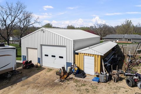 Tiny photo for 220 Arcade Street, Maquoketa, IA 52060 (MLS # 12623966)