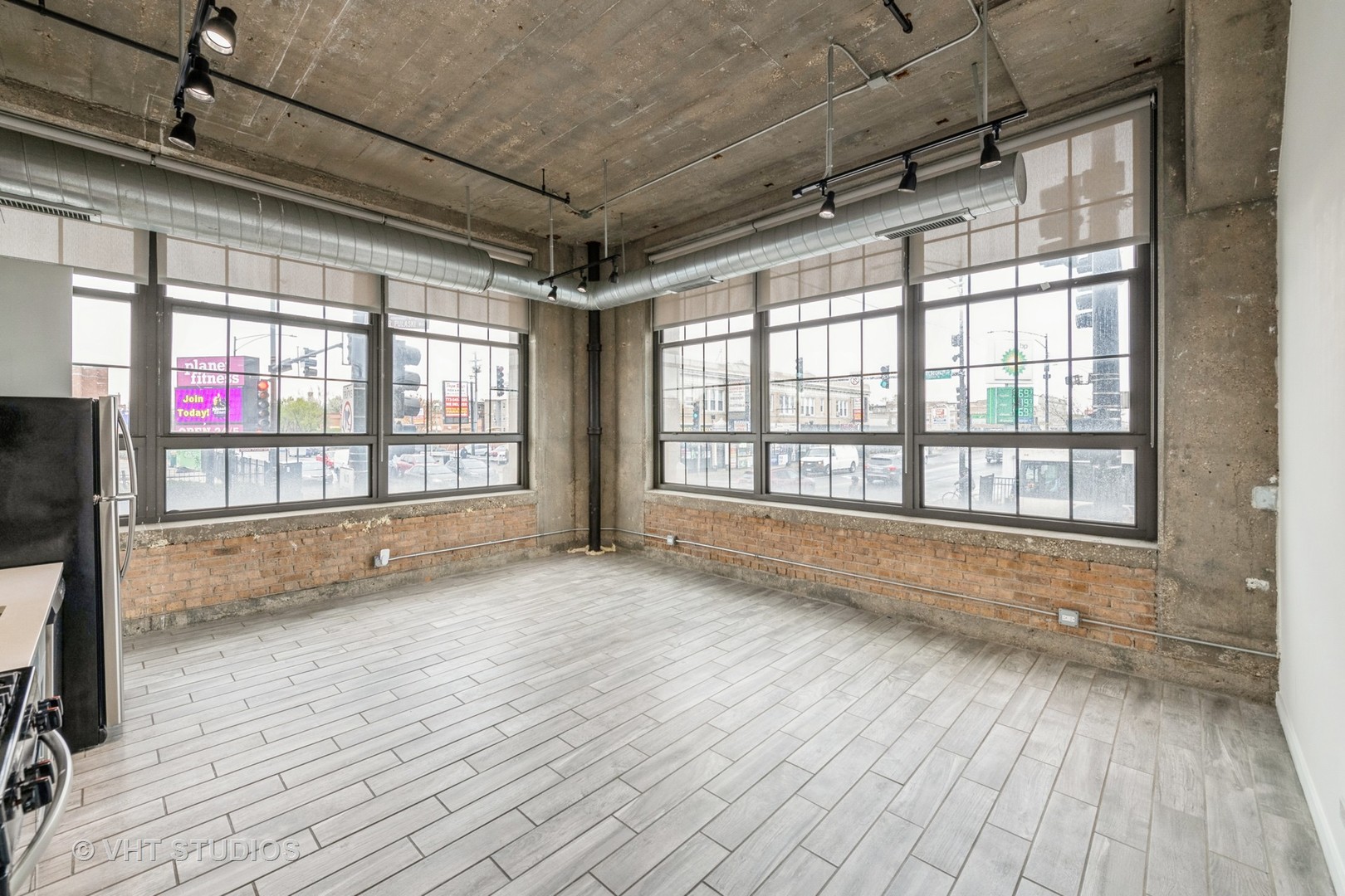 3963 W BELMONT Avenue 143