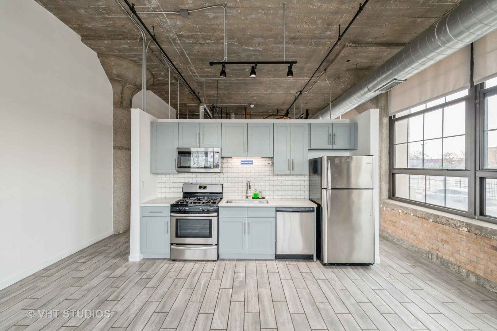 3963 W BELMONT Avenue 143