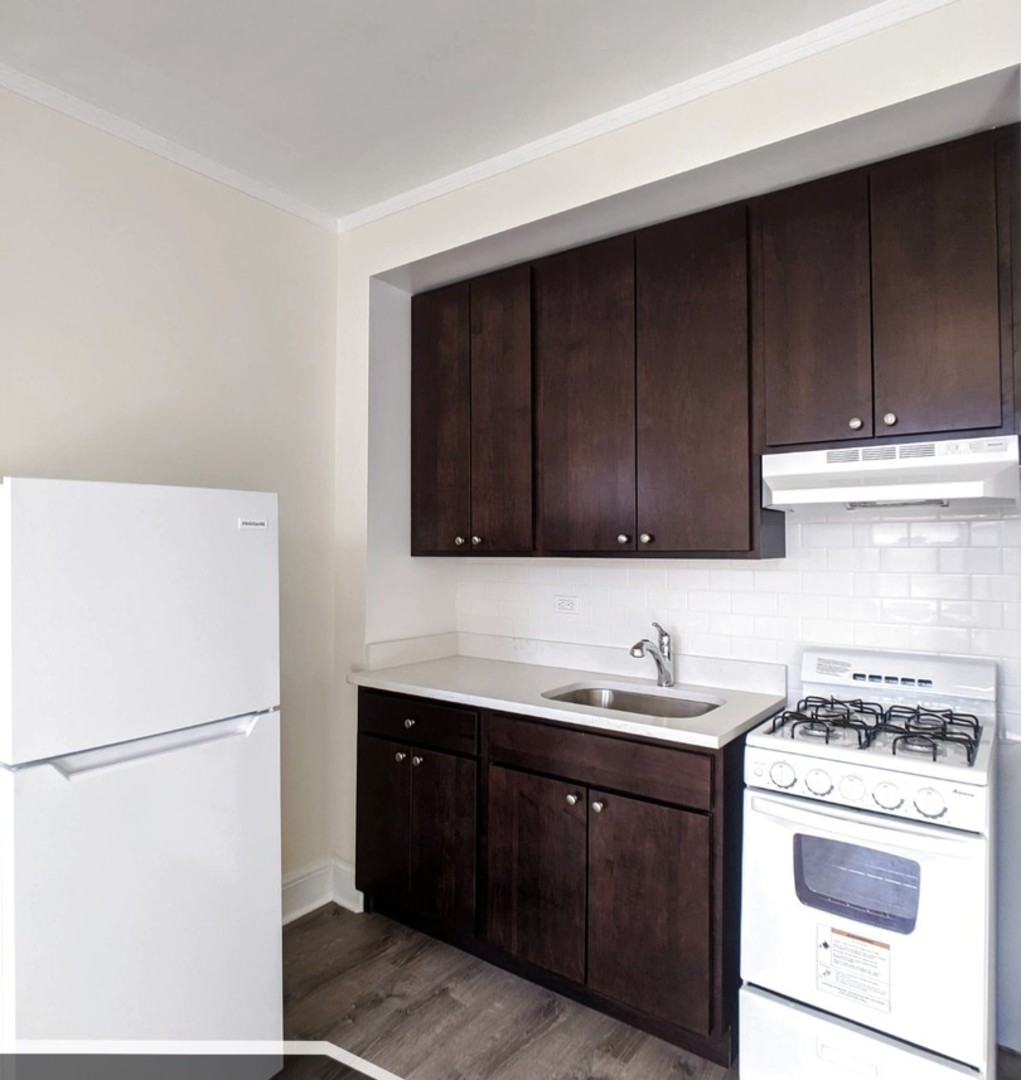 3335 W Diversey Avenue 135